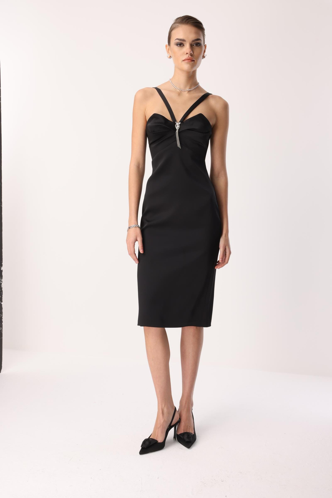 Yaka Askı Detay Mini Elbise SİYAH