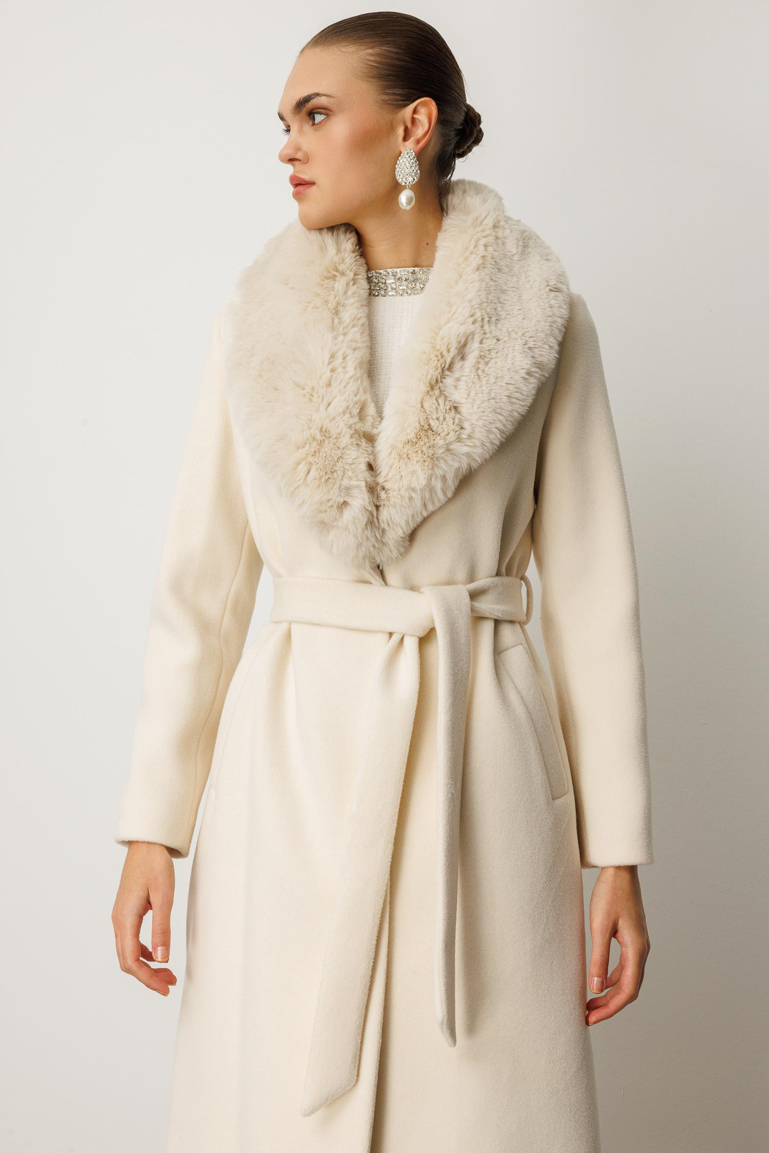 Yaka Kürk Detaylı Kaşe Kaban EKRU