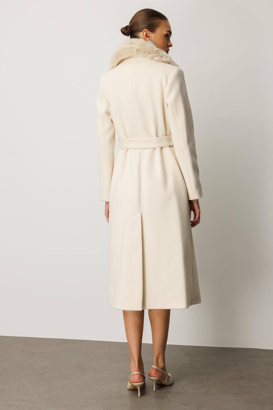 Yaka Kürk Detaylı Kaşe Kaban EKRU