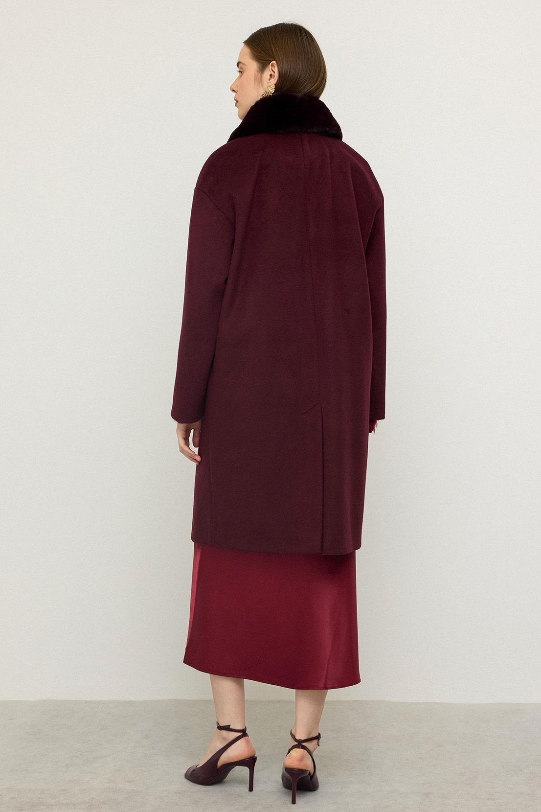 Yaka Kürk Detaylı Midi Boy Kaşe Kaban MÜRDÜM