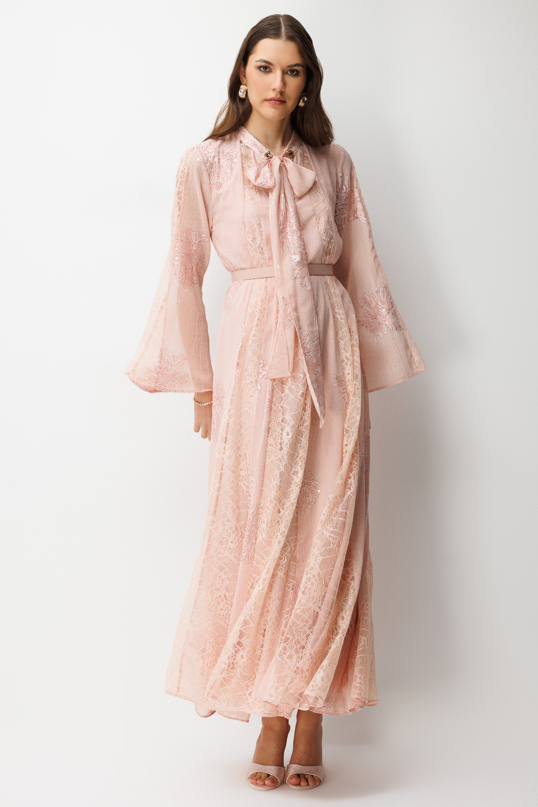 Yaka Şal Bağlama Detay Dantel Şeritli Maxi Boy Elbise PUDRA
