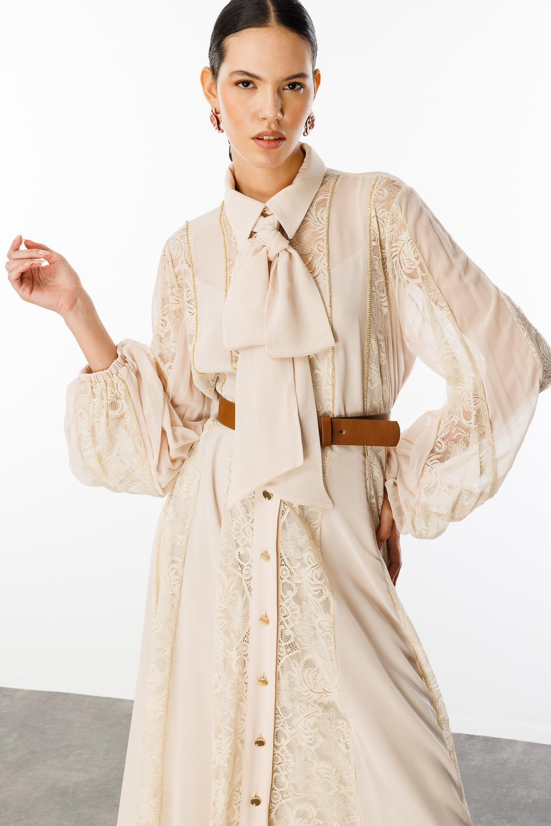 Yaka Şal Bağlamalı Şerit Dantel Maxi Boy Elbise BEJ