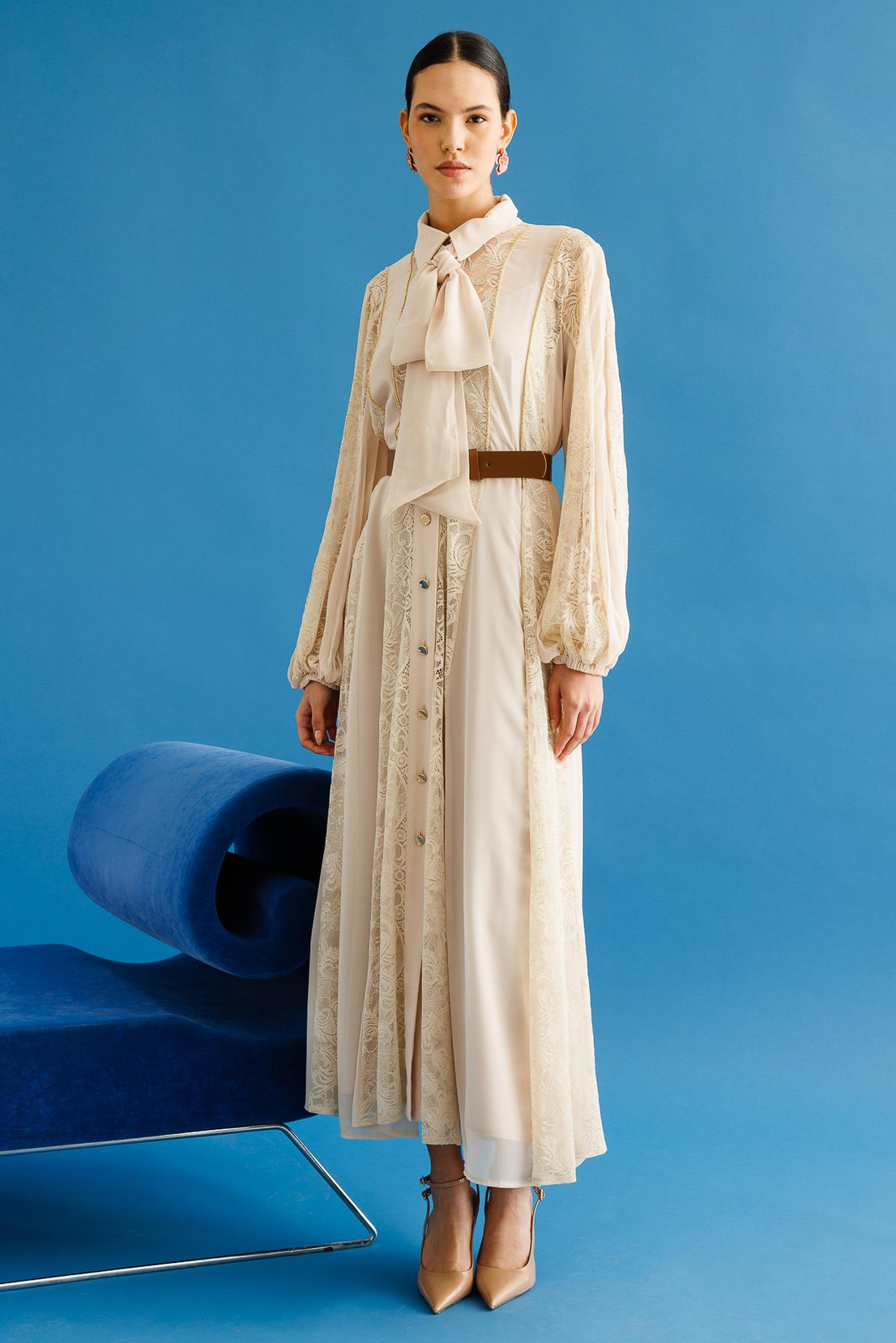 Yaka Şal Bağlamalı Şerit Dantel Maxi Boy Elbise BEJ