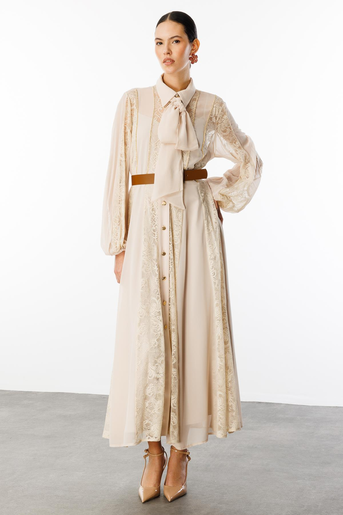 Yaka Şal Bağlamalı Şerit Dantel Maxi Boy Elbise BEJ