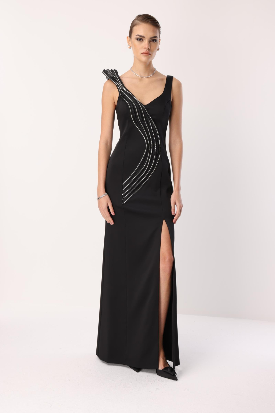 Yaka Volan Detay Yırtmaçlı Maxi Abiye SİYAH