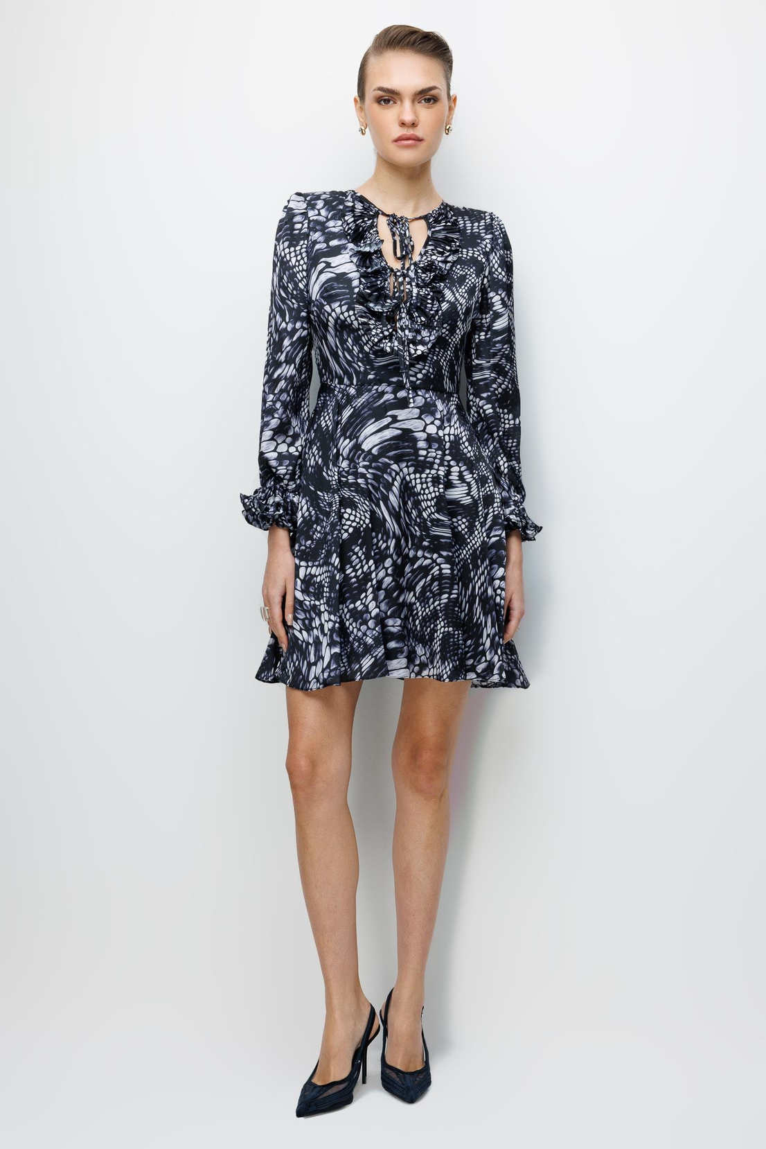 Yaka Volan  Detaylı Baskılı Şifon Mini Elbise GRİ