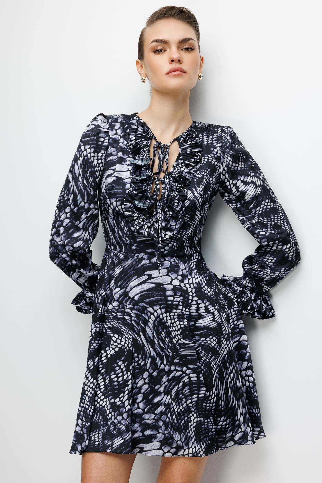 Yaka Volan  Detaylı Baskılı Şifon Mini Elbise GRİ