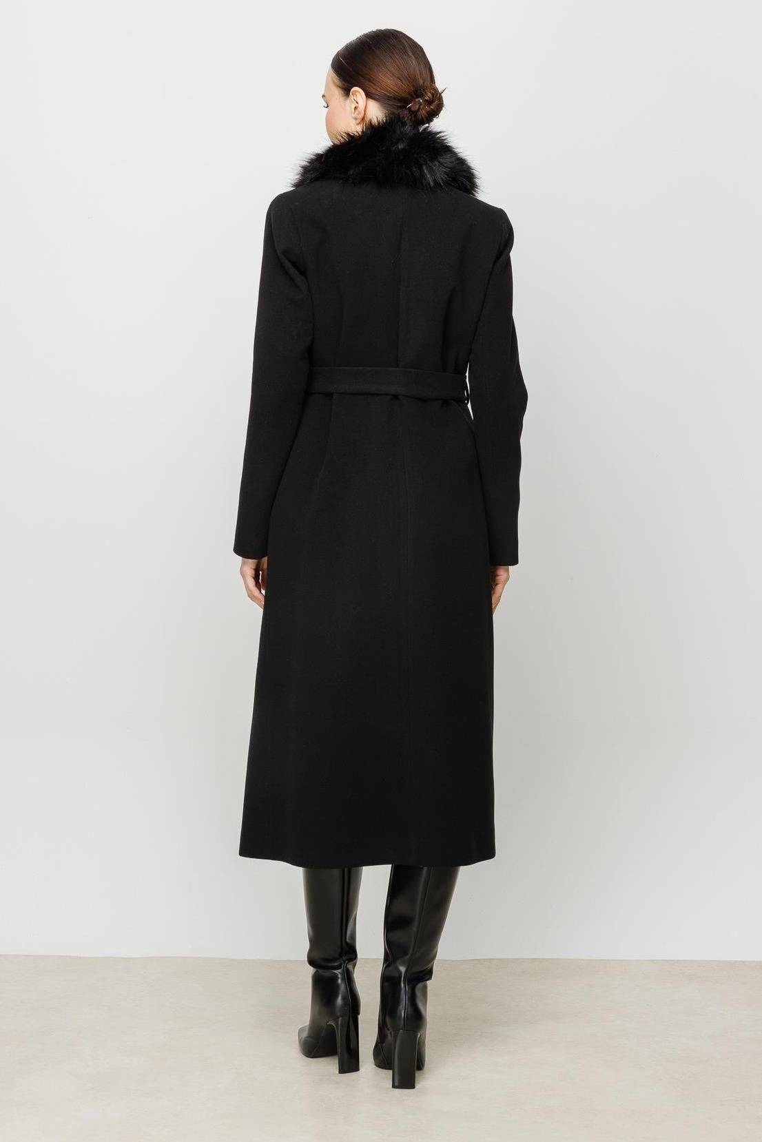 YAKASI KÜRKLÜ KAŞE KABAN SİYAH