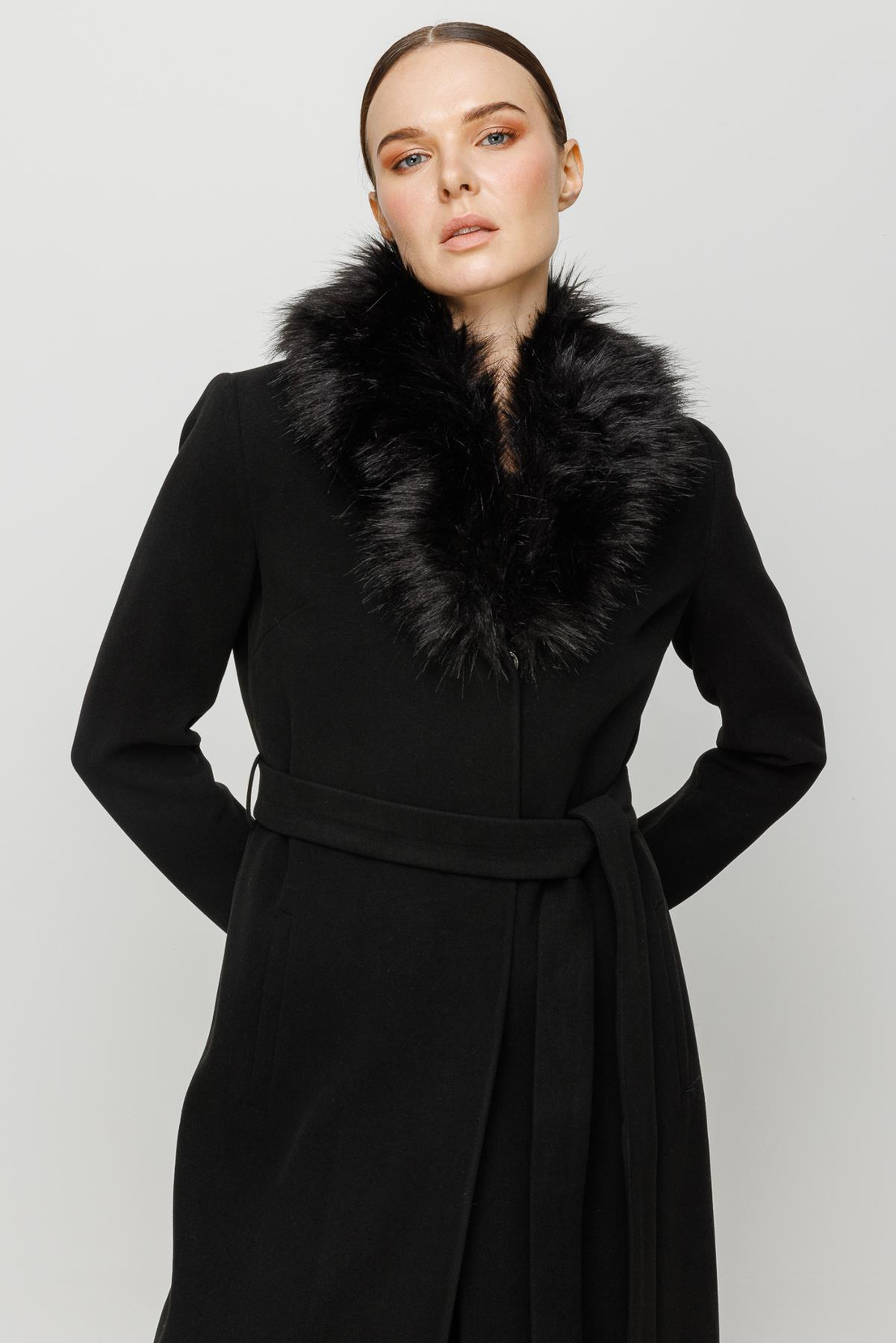 YAKASI KÜRKLÜ KAŞE KABAN SİYAH