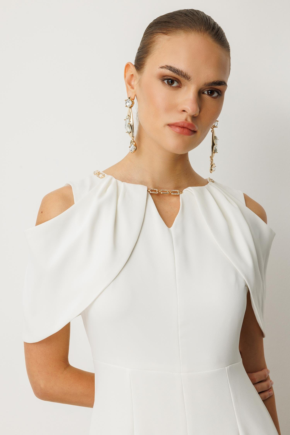 Yakası Taşlı Zincirli Midi Boy Elbise BEYAZ