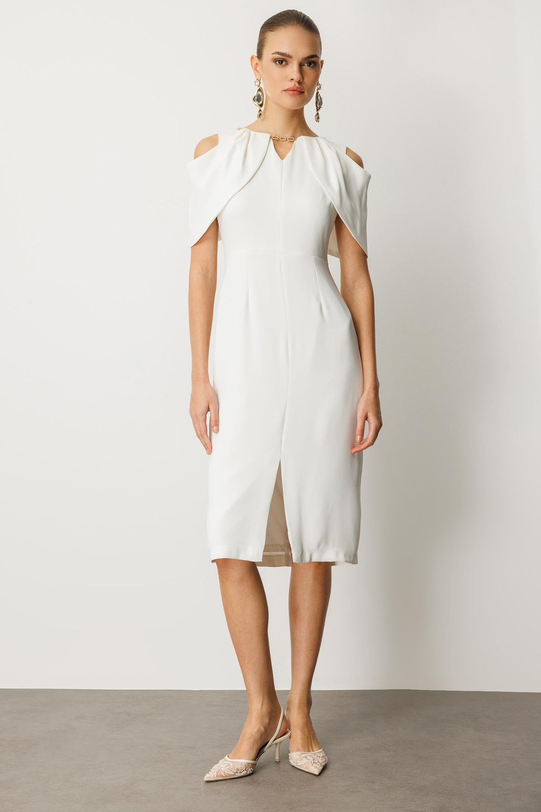 Yakası Taşlı Zincirli Midi Boy Elbise BEYAZ