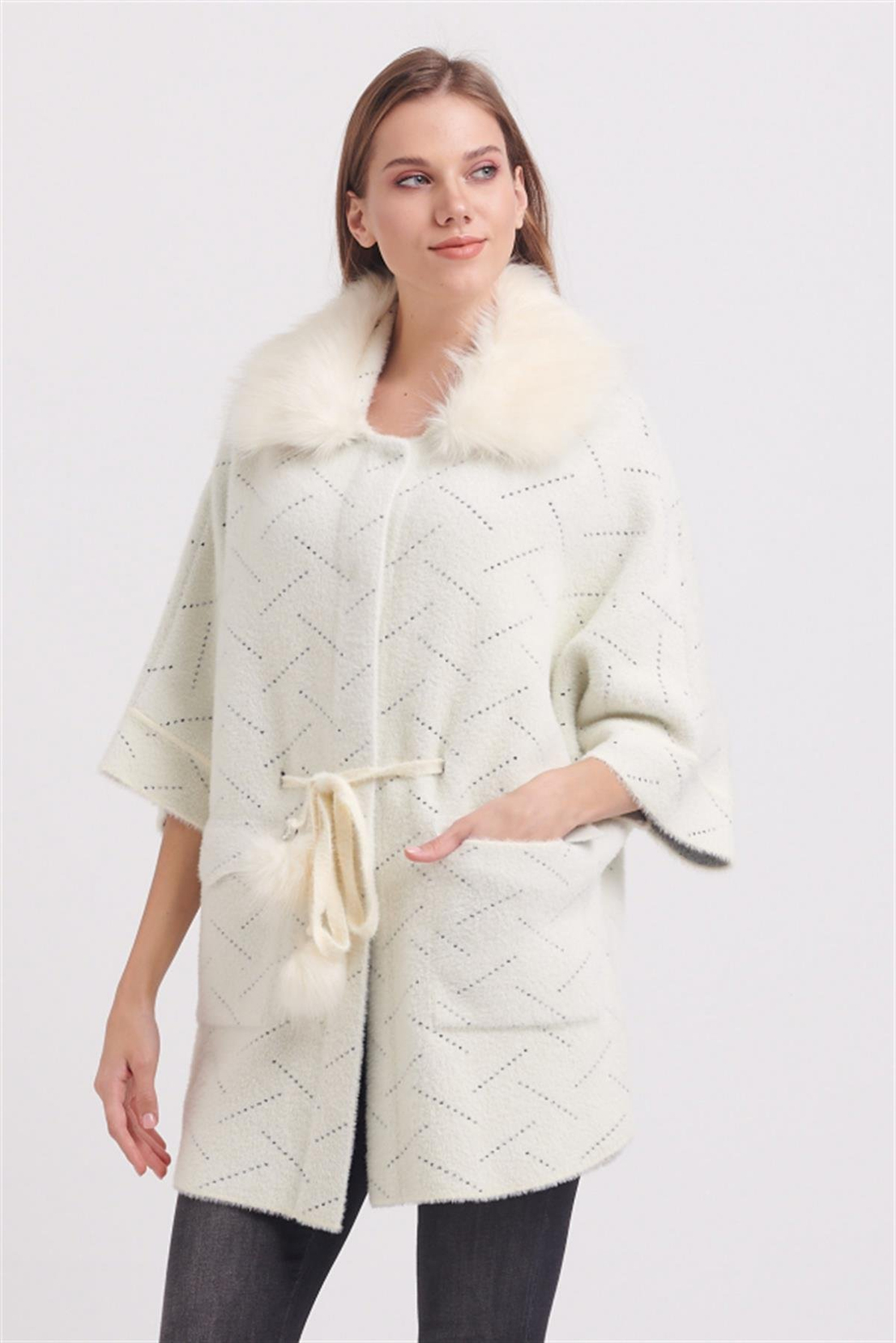 Yakası Tüylü Belinde İpli Krem Hırka 