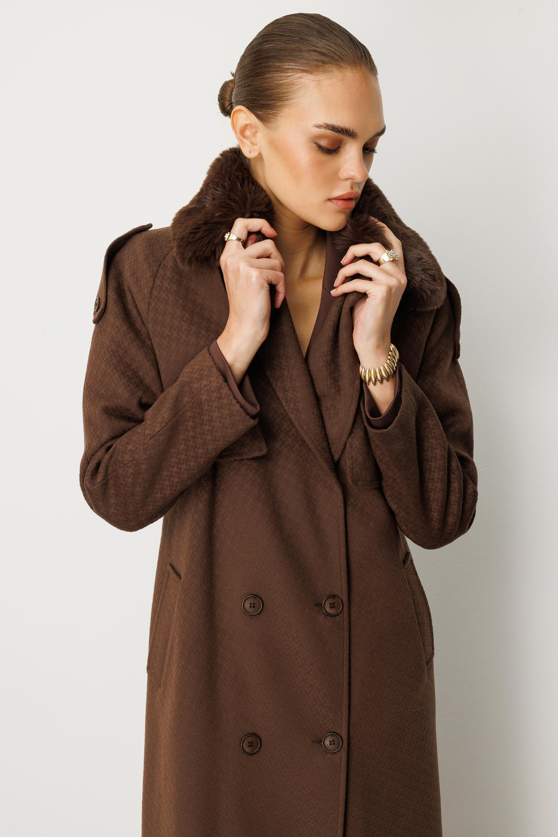 Yarım Yaka Kürk Detaylı Apoletli Kaşe Kaban KAHVE