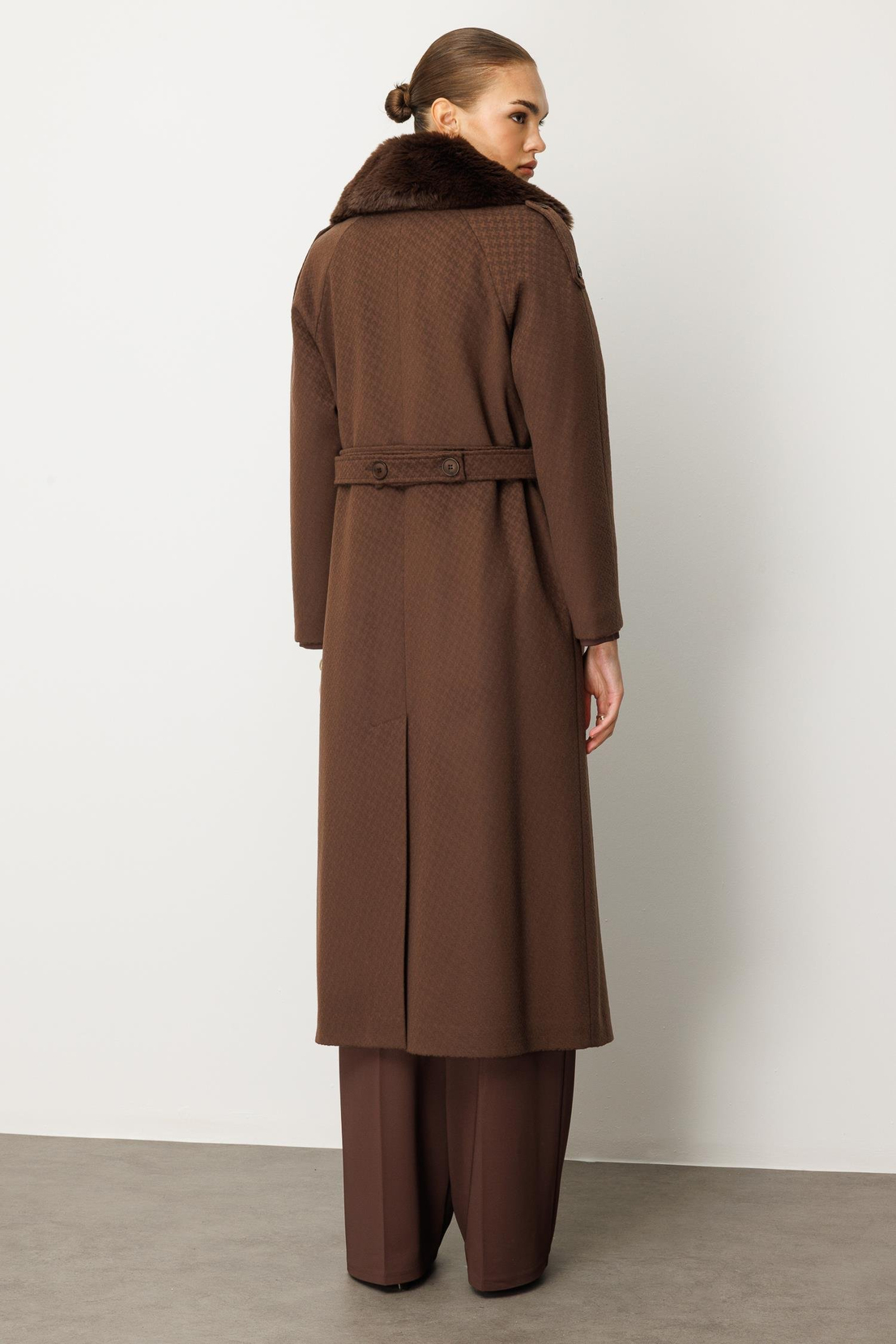 Yarım Yaka Kürk Detaylı Apoletli Kaşe Kaban KAHVE