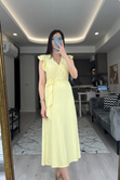 Sarı Kruvaze Yaka Kuşaklı Elbise