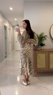 Kolres Bej Zebra Desenli Saten Etek
