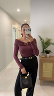 Lesora Bordo Gold Toka Detaylı Kayık Yaka Bluz