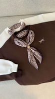 Ravix Kahve Gold Toka Detaylı Fularlı Sweat