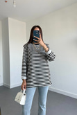 Peyu Siyah Beyaz Çizgili Basic Sweatshirt