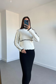 Ekru Siyah Şerit Detaylı Triko