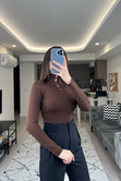 Kahve Taşlı Dik Yaka Triko