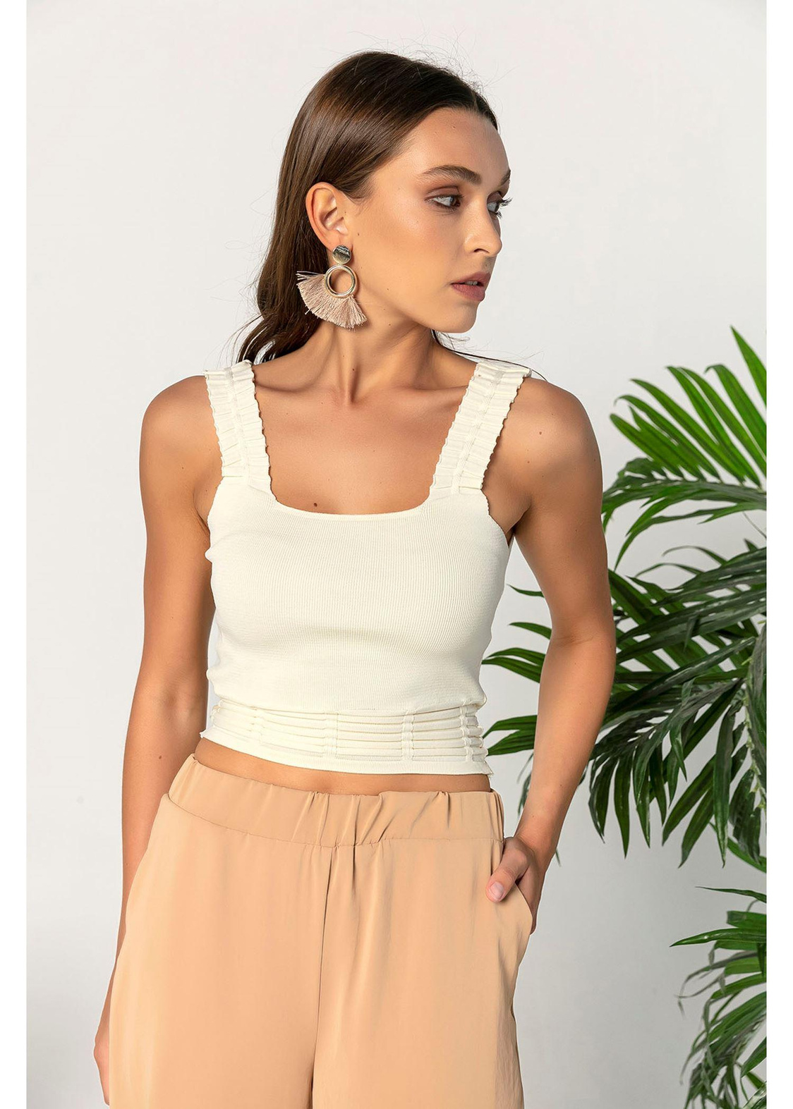 Askıları ve Beli Fırfırlı Triko Bluz-Ekru
