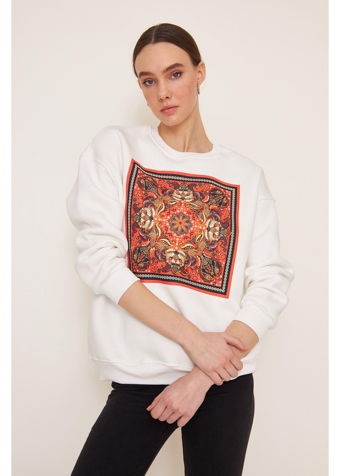 Baskılı Pullu Sweatshirt-Ekru