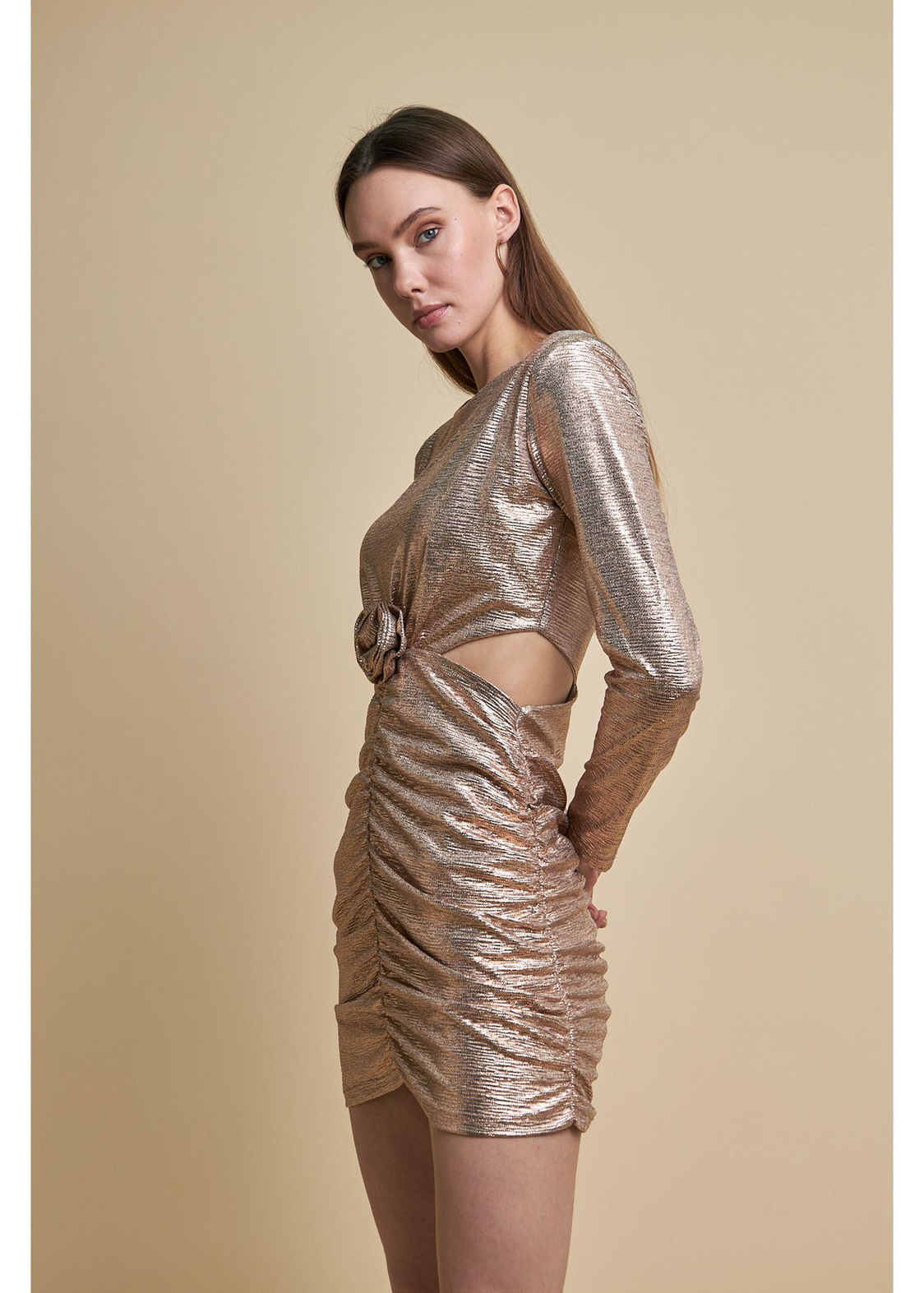 Beli Pencereli Büzgülü Elbise