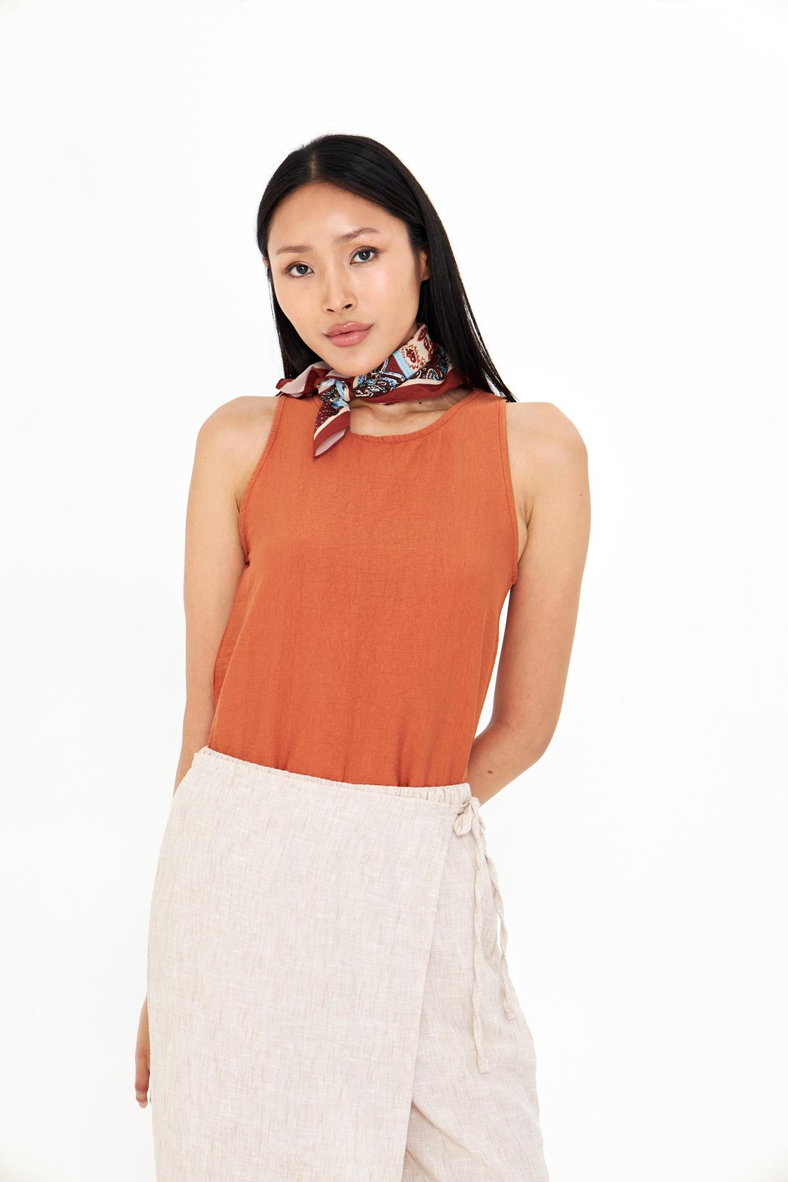 Damla Detaylı Keten Görünümlü Bluz