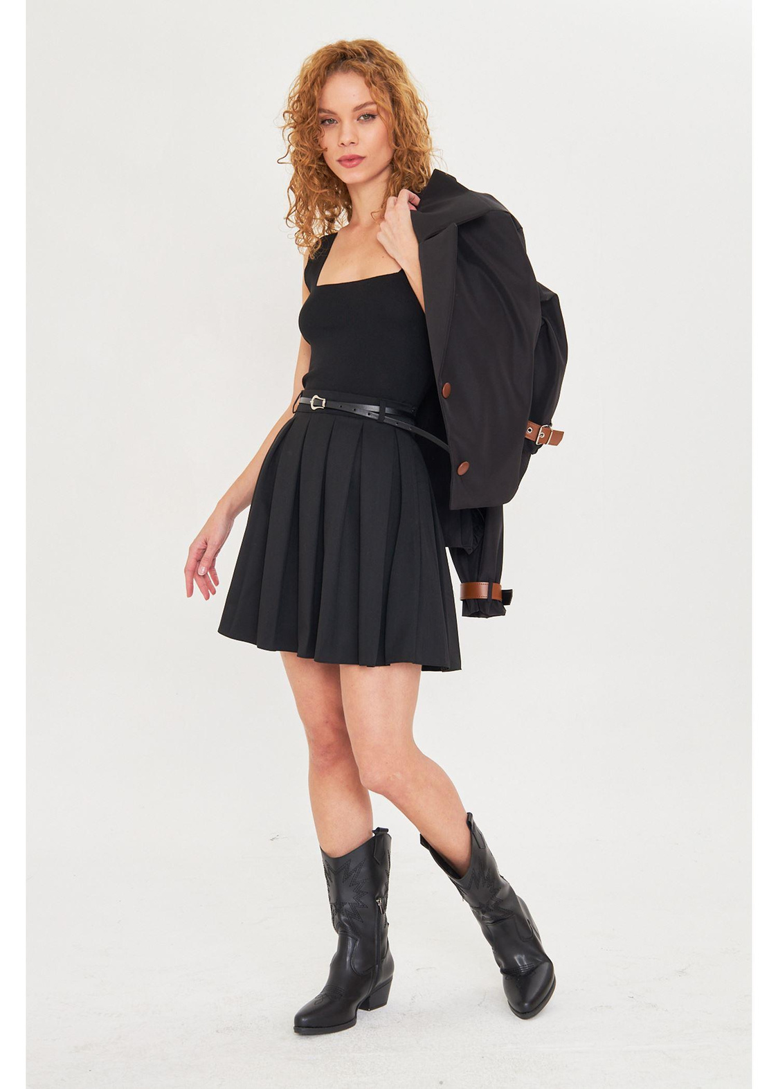 Deri Kemerli Pileli Kısa Etek