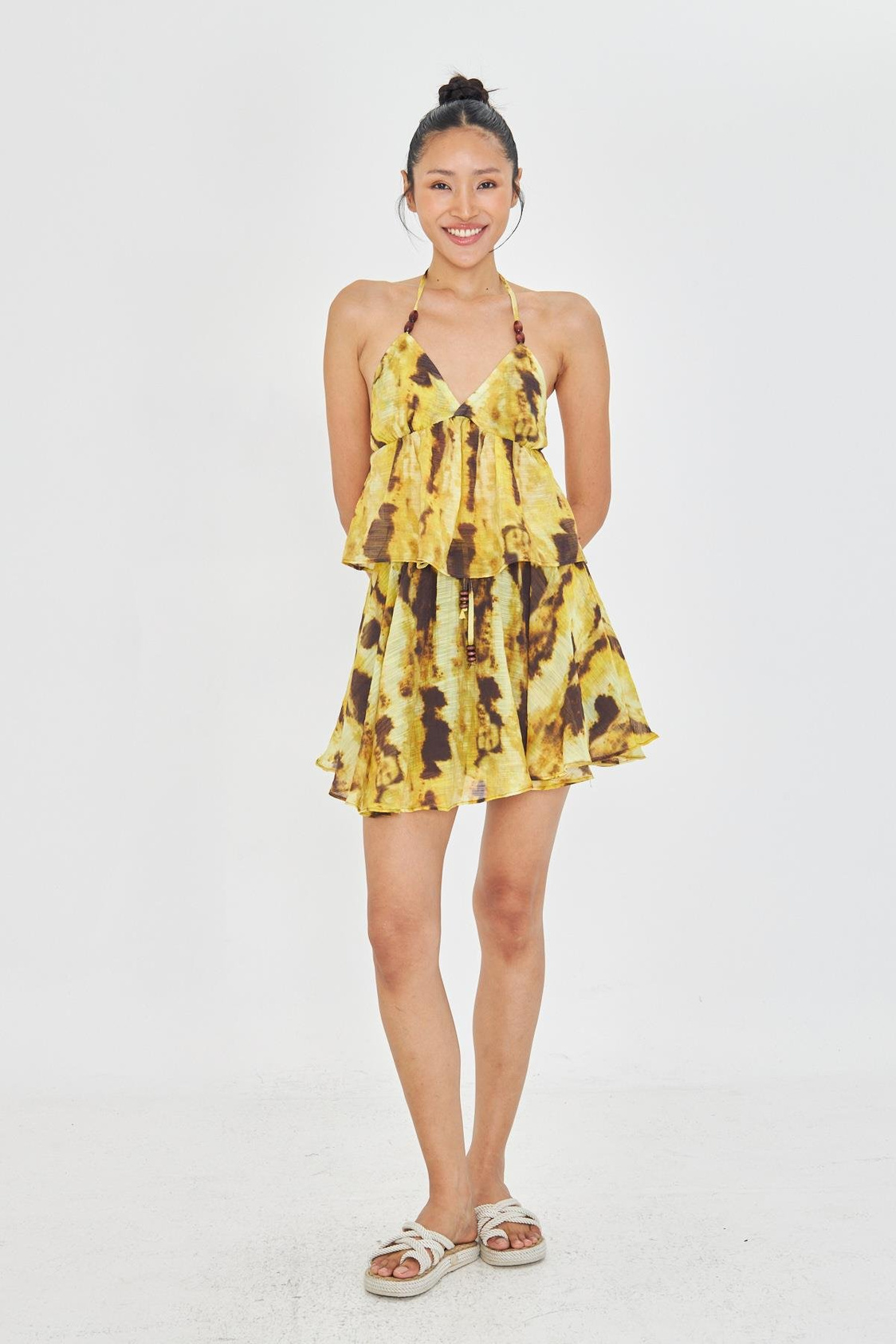 Desenli Sırt Dekolteli Boyundan Bağlamalı Bluz