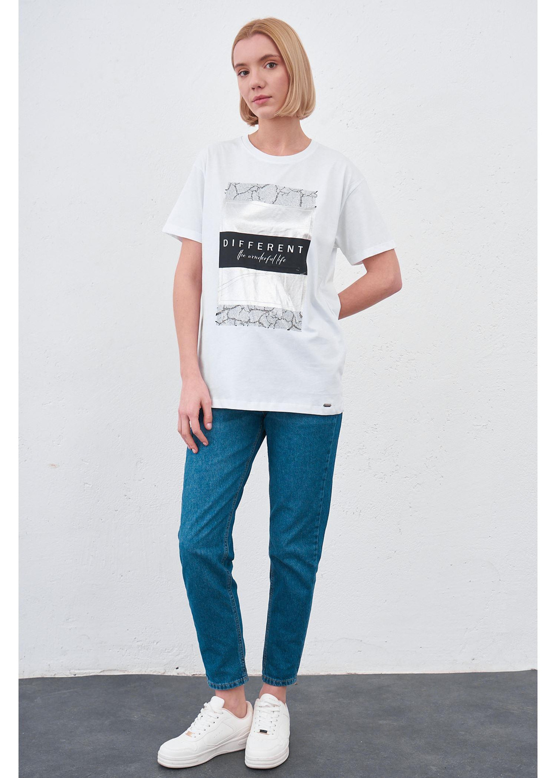 Different Baskılı T-shirt-Beyaz