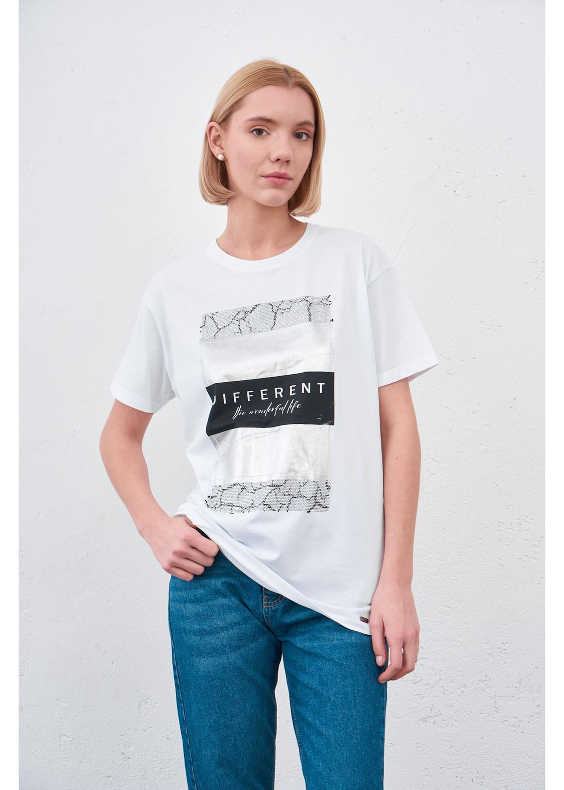 Different Baskılı T-shirt-Beyaz