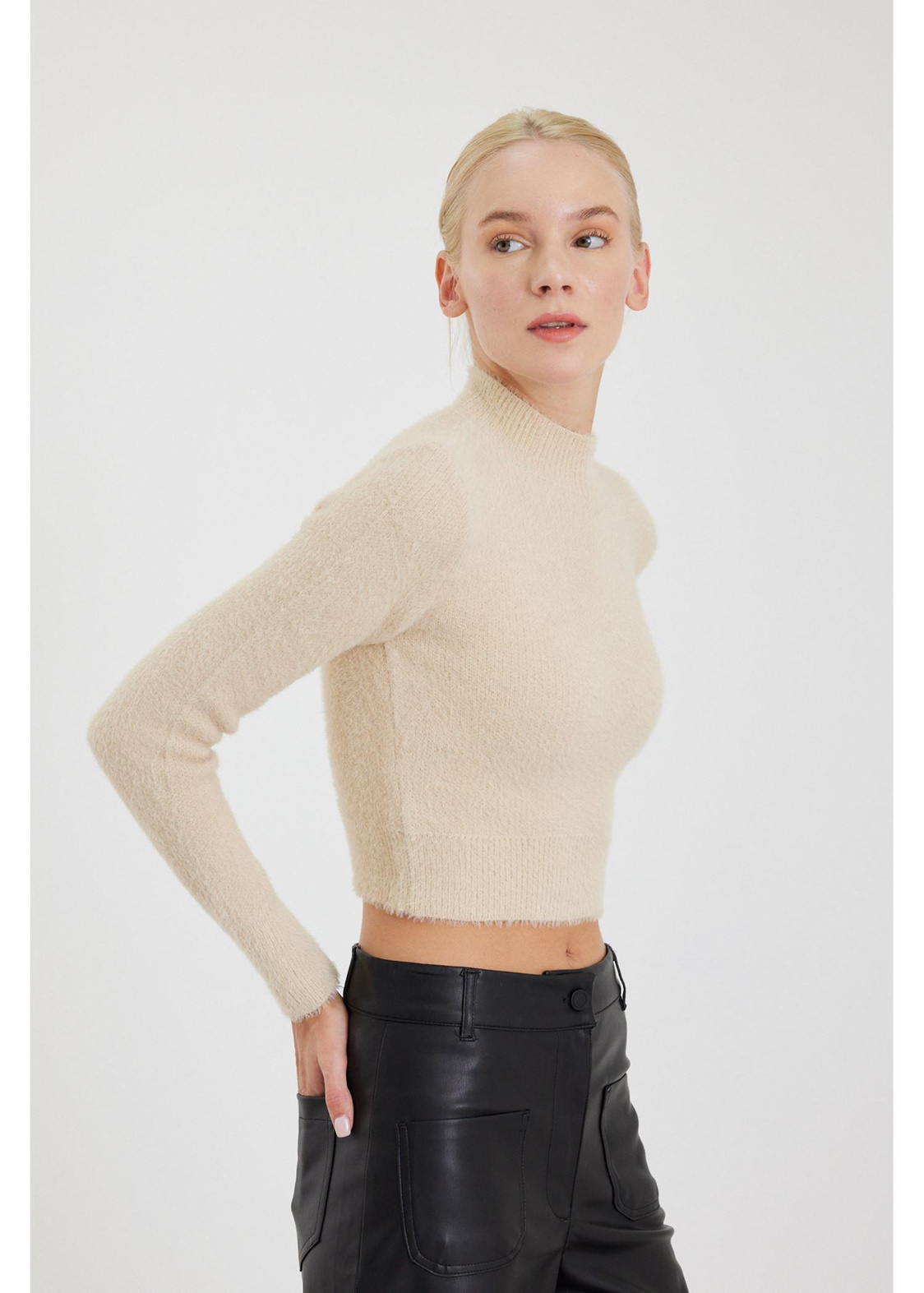 Dik Yaka Crop Kazak-Vizon