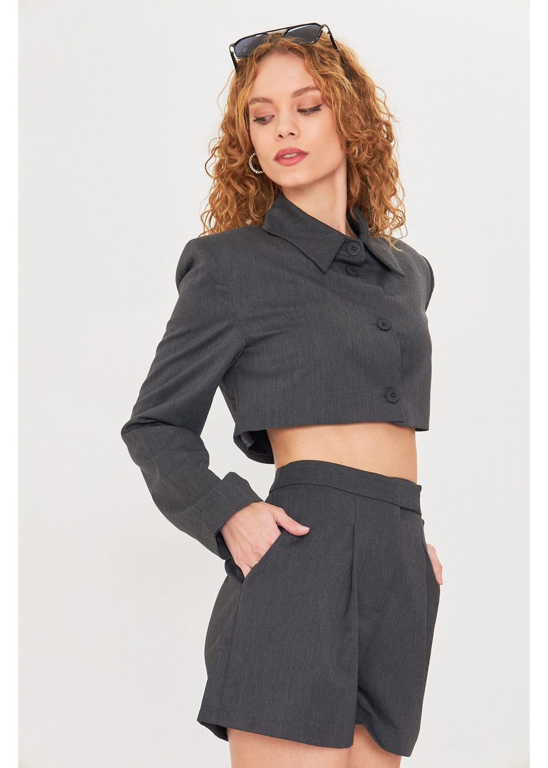 Düğmeli Crop Blazer Ceket