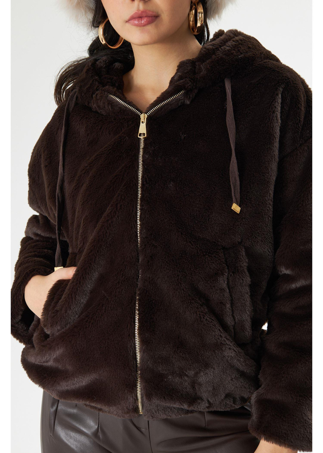 Etek Ucu Lastikli Kapüşonlu Peluş Mont-Kahve