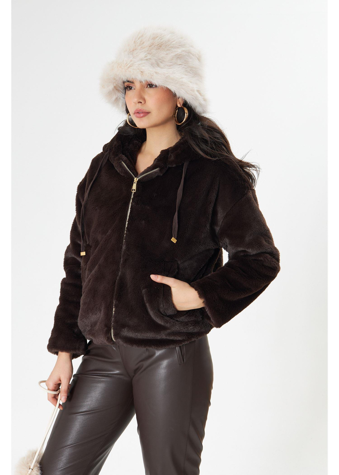 Etek Ucu Lastikli Kapüşonlu Peluş Mont-Kahve