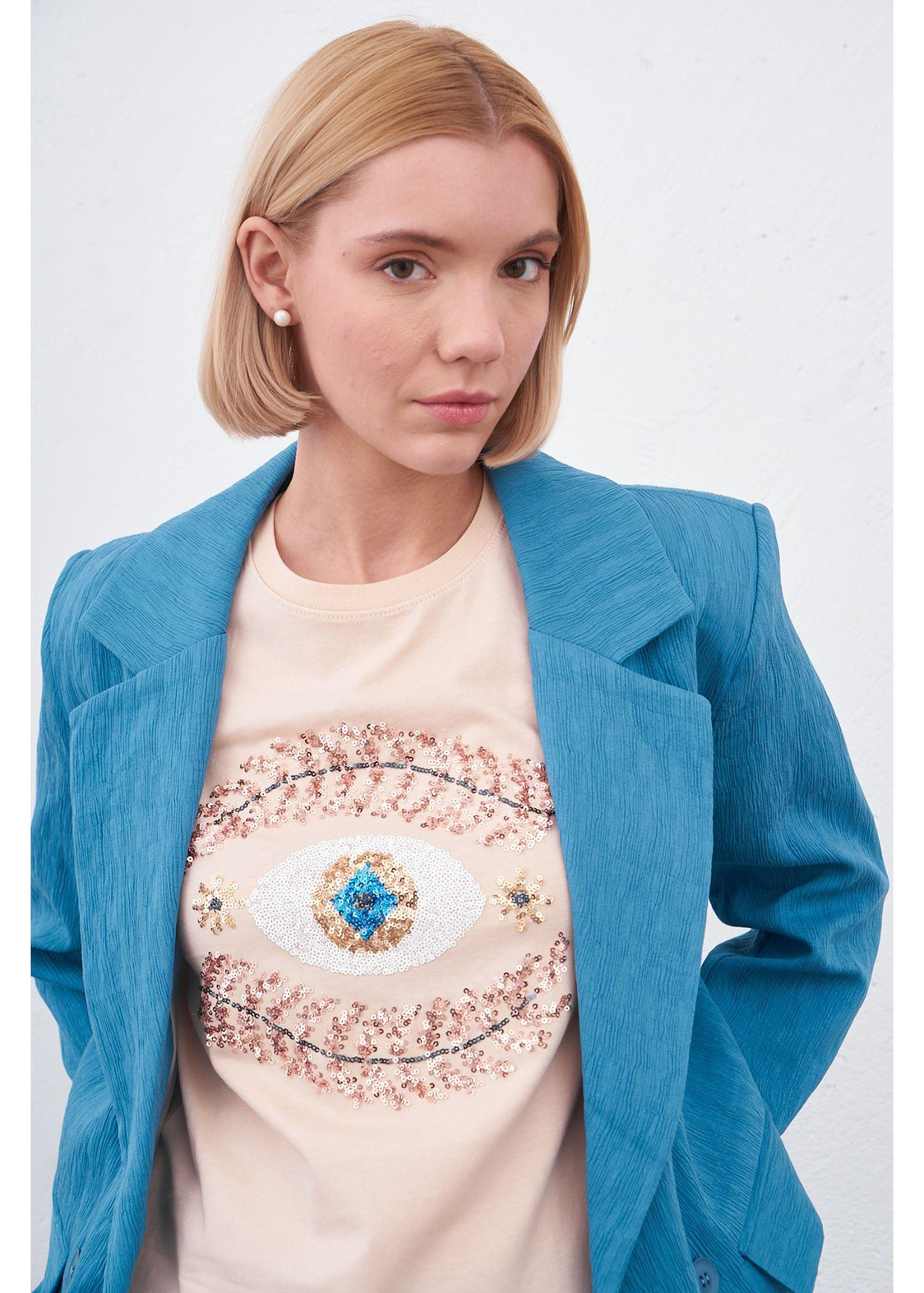 Göz Nakışlı Taşlı T-shirt-Vizon