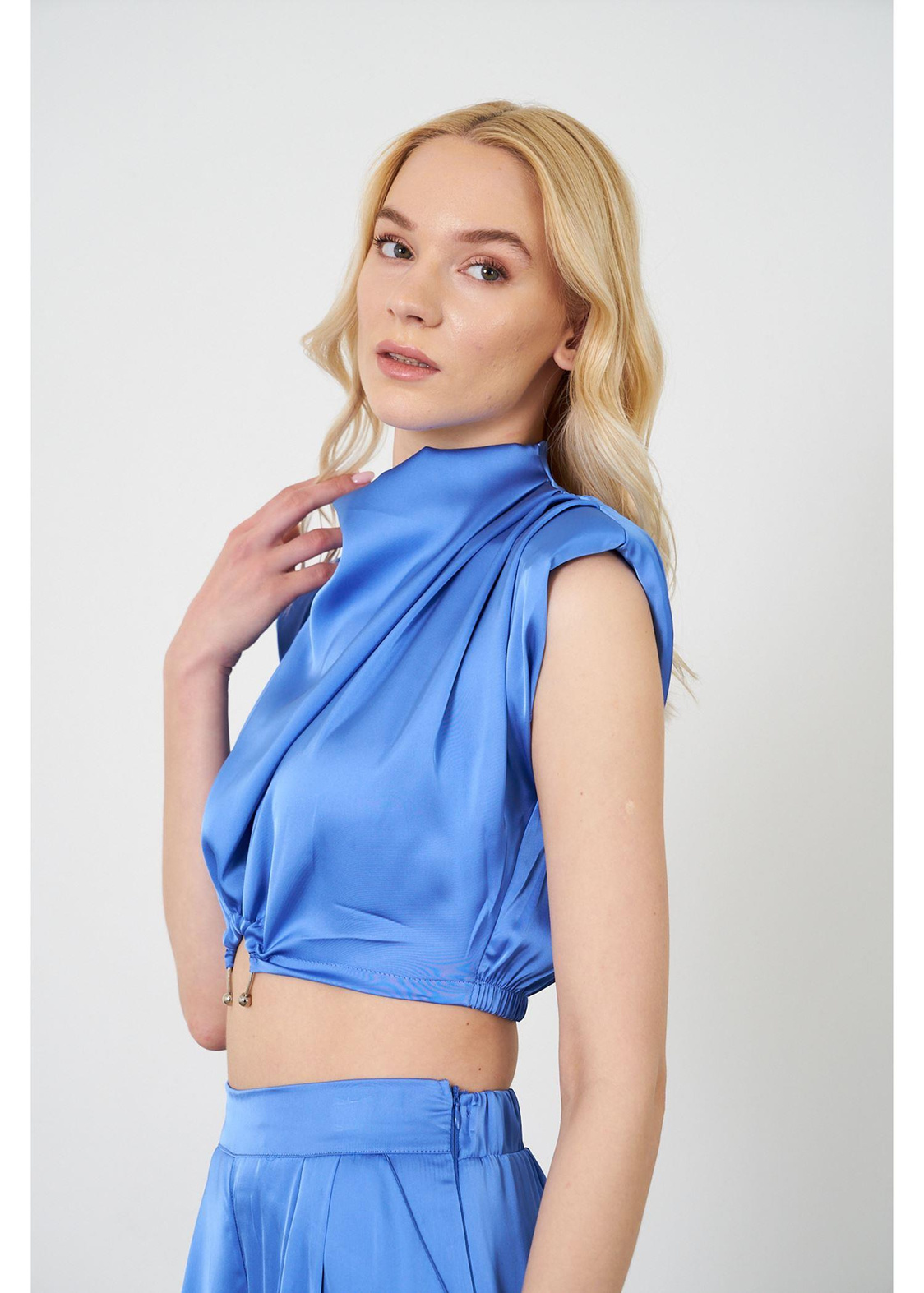 Halka Detaylı Pileli Saten Bluz-Mavi
