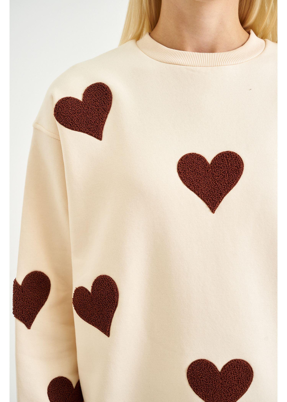Kalp Baskılı Sweatshirt-Bej