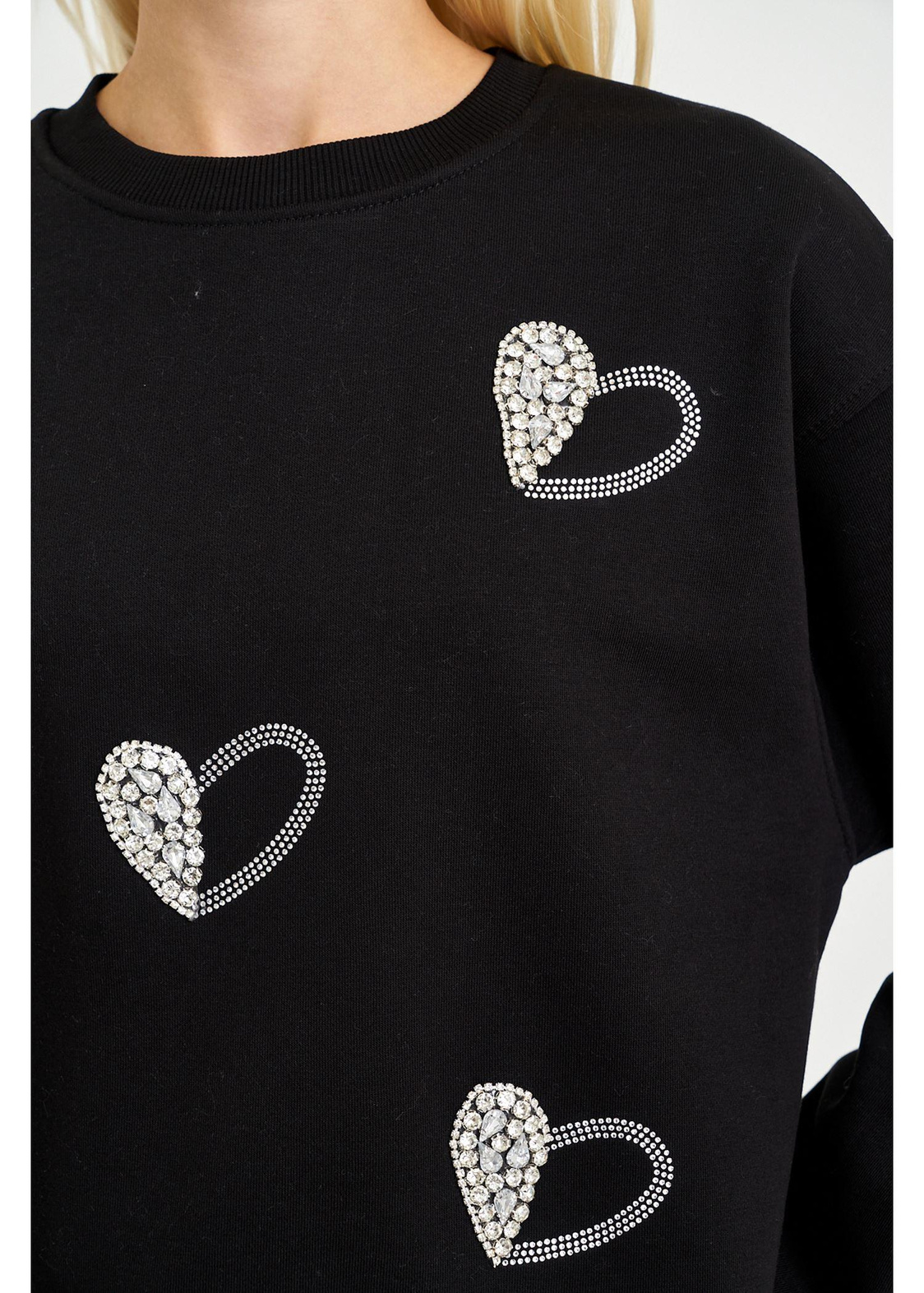 Kalp Nakışlı Taşlı Sweatshirt-Siyah