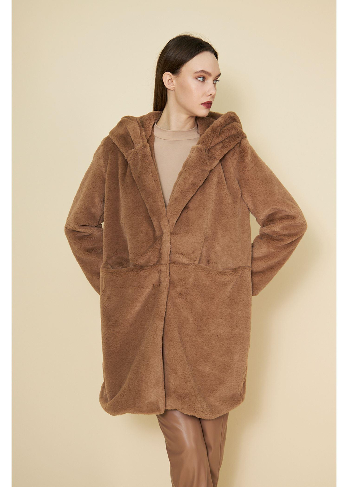 Kapüşonlu Cepli Peluş Kaban-Camel
