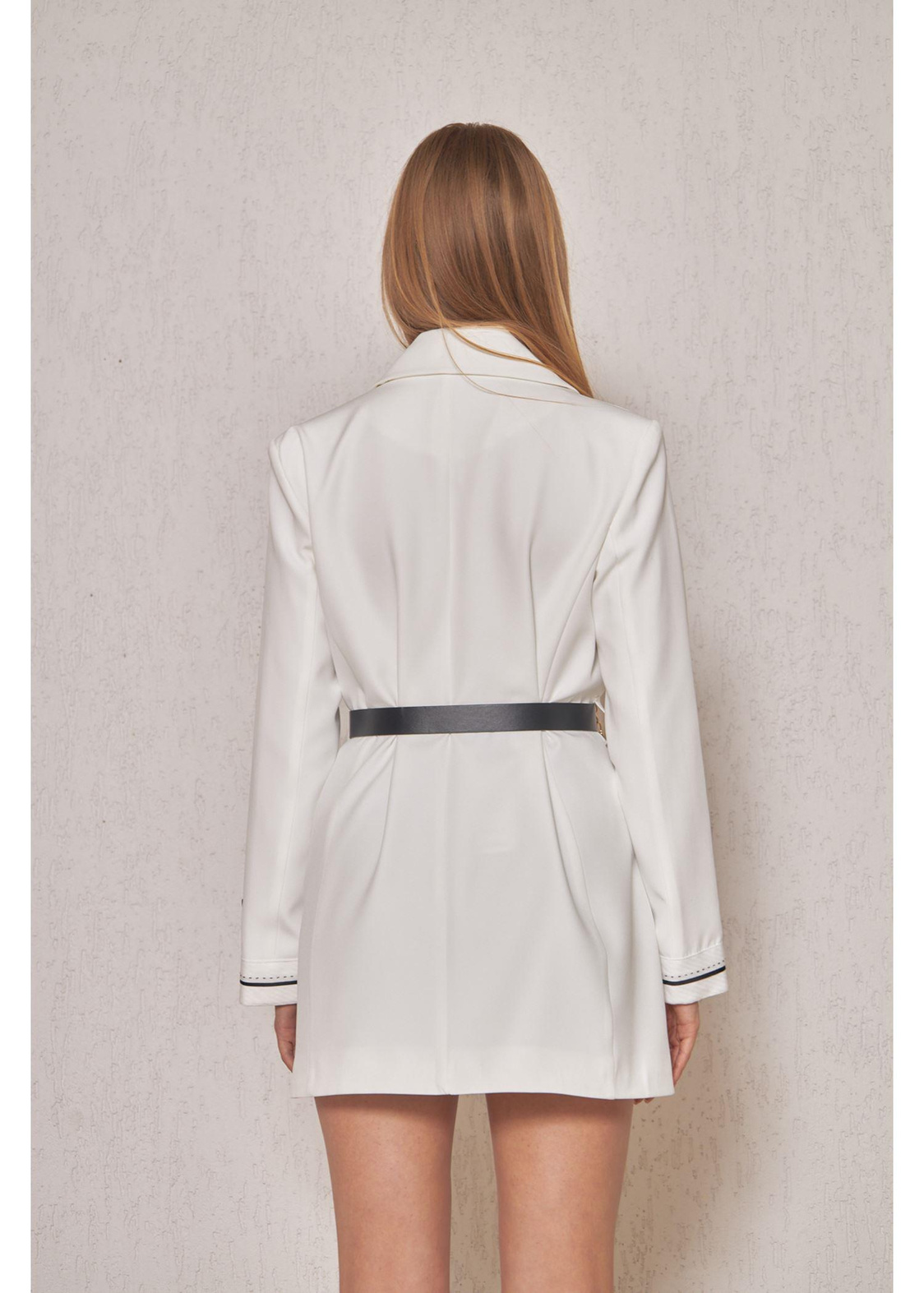 Kol Ağzı Garnili Kemerli Atlas Ceket-Ekru