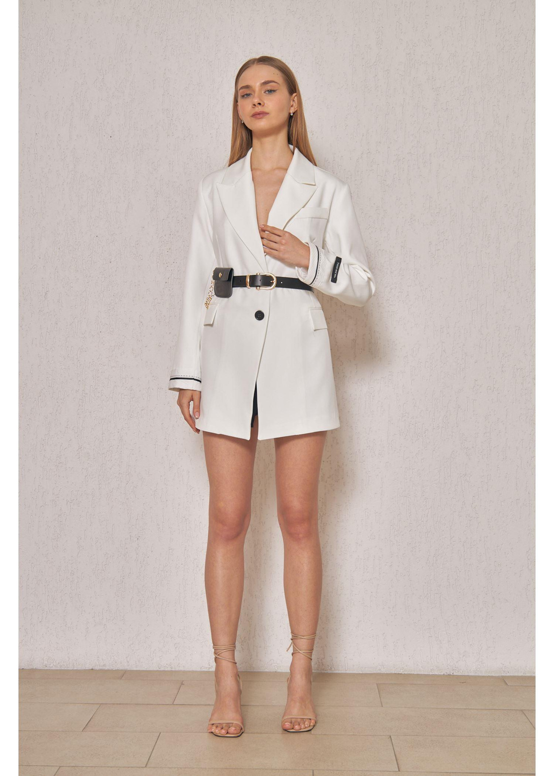 Kol Ağzı Garnili Kemerli Atlas Ceket-Ekru