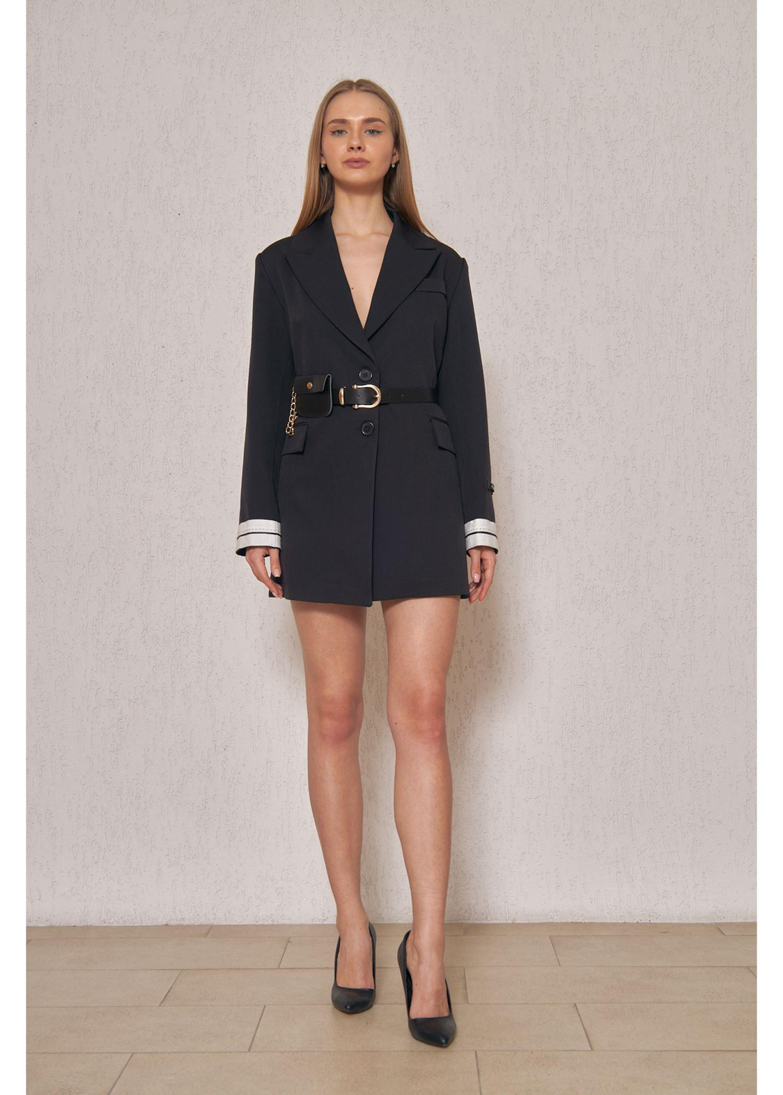 Kol Ağzı Garnili Kemerli Atlas Ceket-Siyah