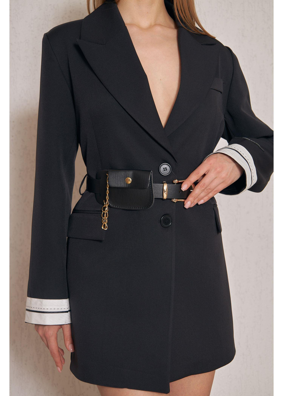 Kol Ağzı Garnili Kemerli Atlas Ceket-Siyah