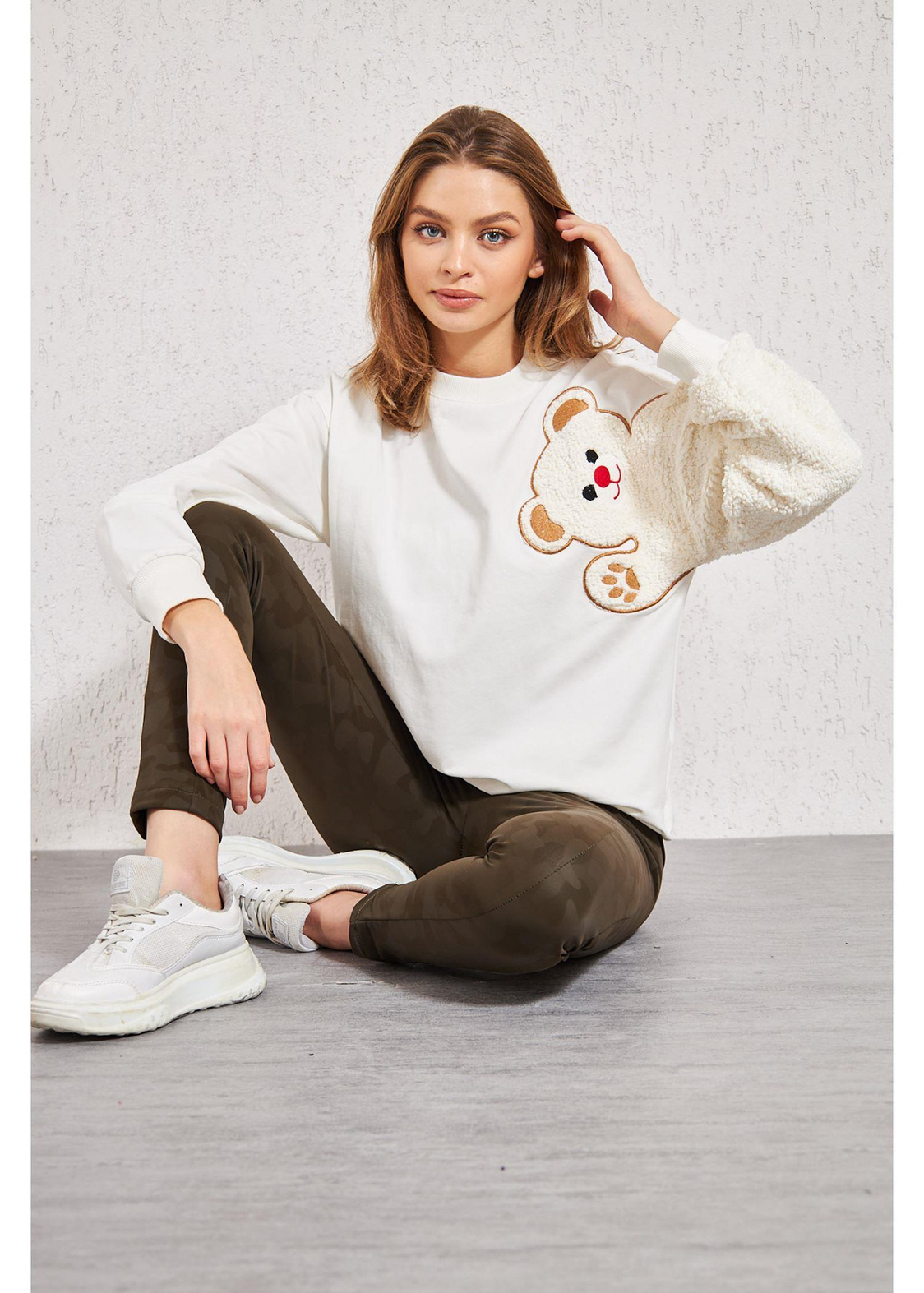 Kollu Peluş Sweat-Beyaz