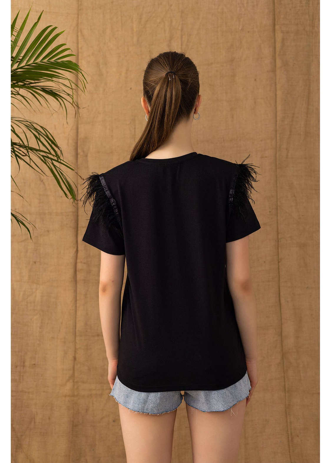 Kolu Püsküllü Basic T-shirt-Siyah