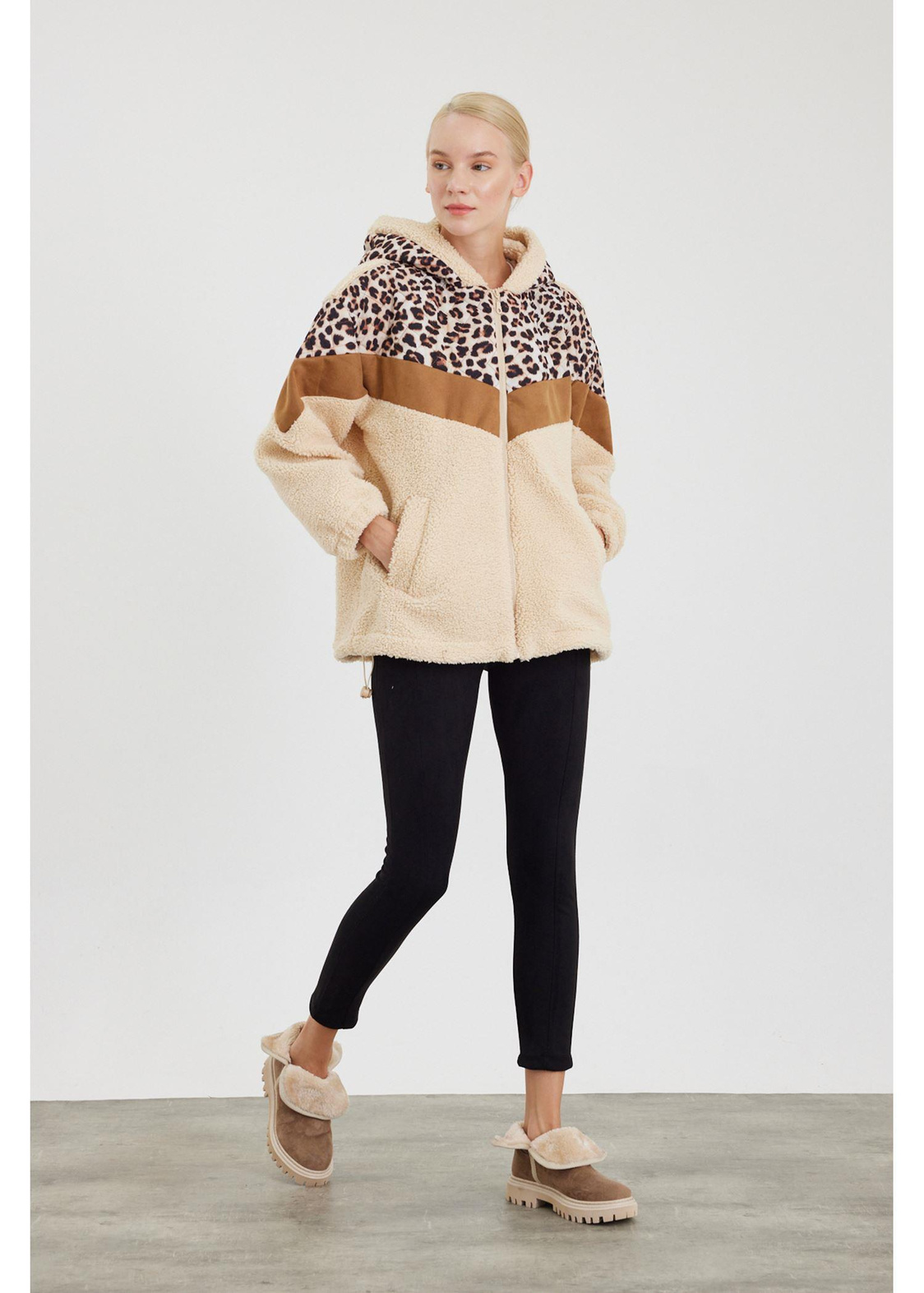 Leopar Garnili Kapüşonlu Peluş Mont-Bej