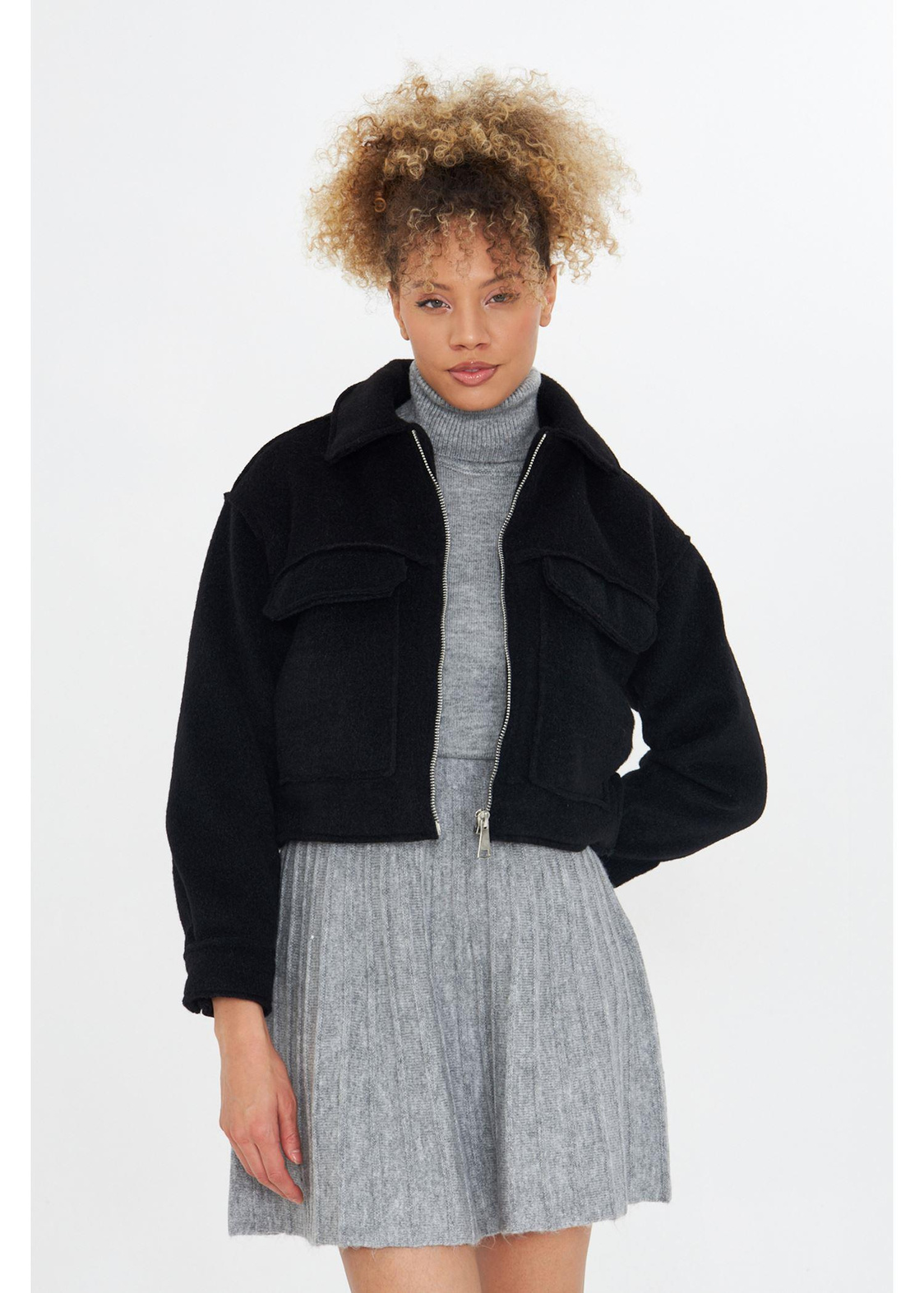 Önü Cepli Kısa Kaşe Ceket